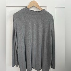 Gray Loft knit shirt with ruffle collar. Sz 20/22